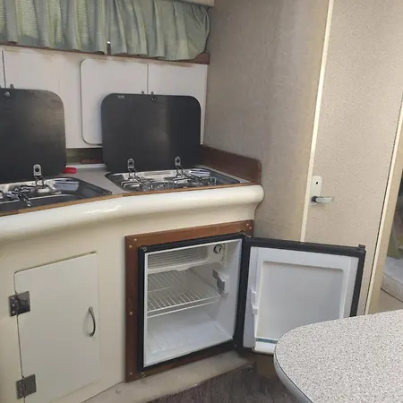 Port Πλωτό κατάλυμα Μανγκάλια